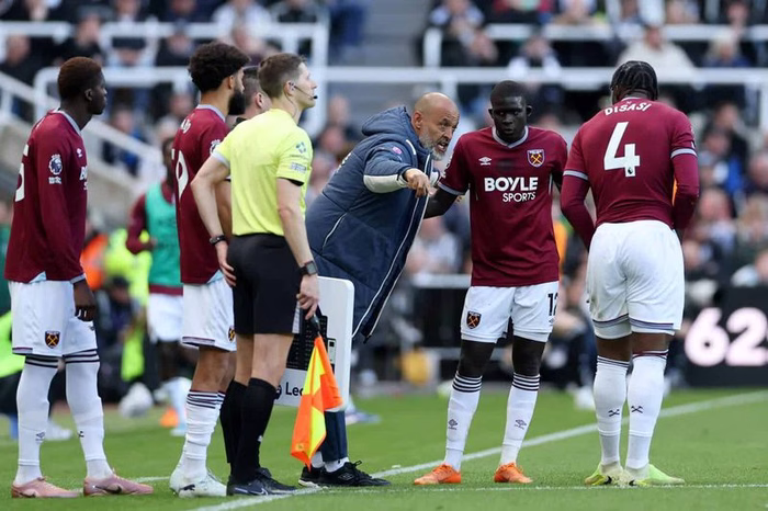 Bei Abstieg: Muss West Ham Spieler für 100 Mio. verkaufen?
