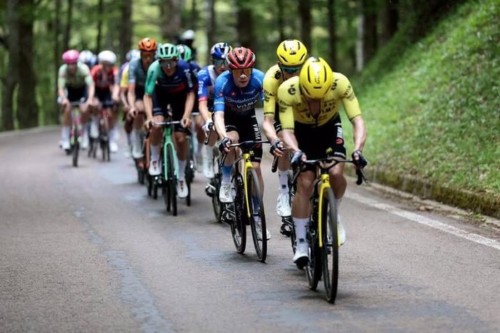 Giro d'Italia 2026: Fahrer werden für Pinkeln in Trinkflaschen bestraft