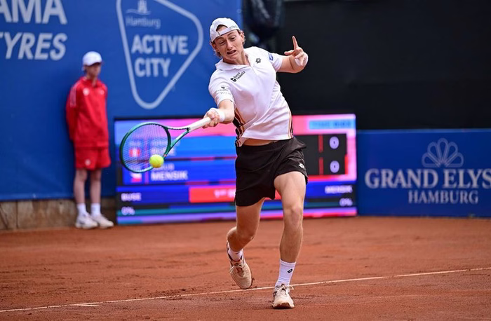 Buse embala com semi em Hamburgo e será top 50, Paul vence