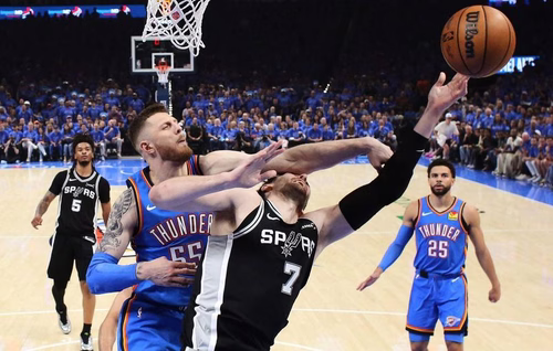 NBA : Tirage de cheveux, clefs de bras… Les bouchers d’Oklahoma City avantagés par l’arbitrage face aux Spurs ?