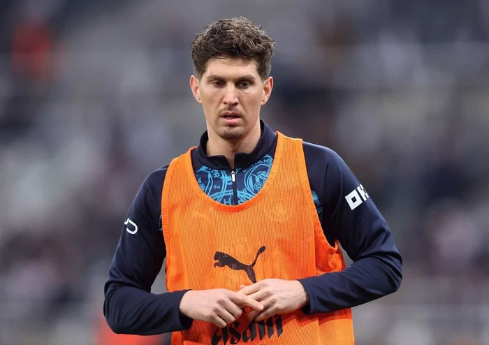 „Ich halte mir alles offen“: John Stones reagiert auf Bayern-Gerüchte