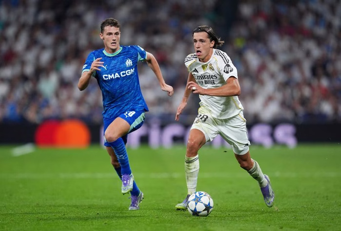 Spavento per Pavard, la moglie sorprende i ladri mentre rientra a casa