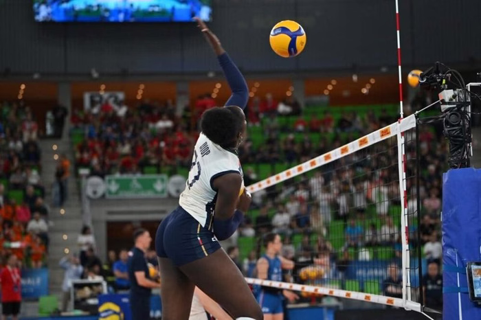 Volley femminile, l’Italia batte la Serbia in modalità maratona. Rinviato l’esperimento Antropova