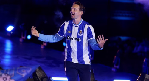 Avançado neerlandês Luuk de Jong deixa o FC Porto