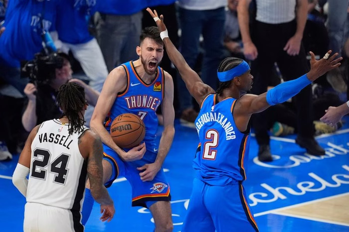 NBA, i risultati della notte (23 maggio): i Thunder espugnano San Antonio e vanno sul 2-1