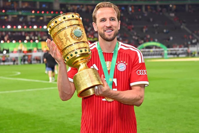 „Haraldooooooo“: Thomas Müller feiert Kane-Pokal-Hattrick