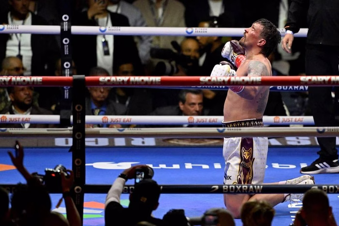 Usyk remontó una pelea adversa y evitó una sorpresa histórica en las pirámides egipcias