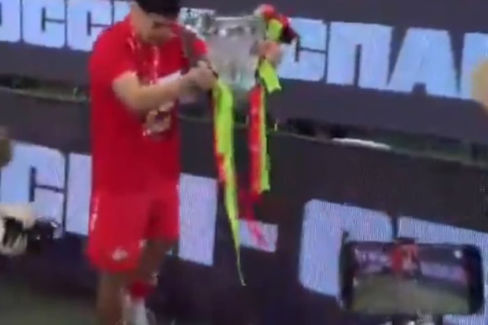 El insólito blooper de Pablo Solari en Rusia: rompió el trofeo en pleno festejo