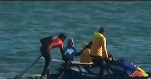 ¿Ataque de tiburón o de león marino?: muerden a un fotógrafo y suspenden el Mundial de surf