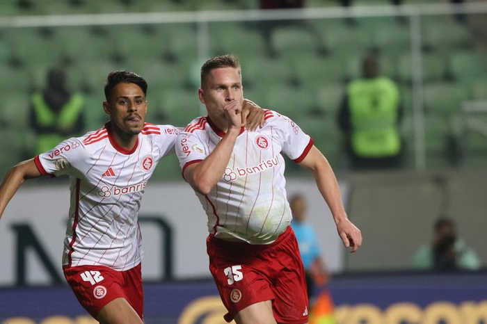 Alexandre Alemão: do Internacional à final da Conference League
