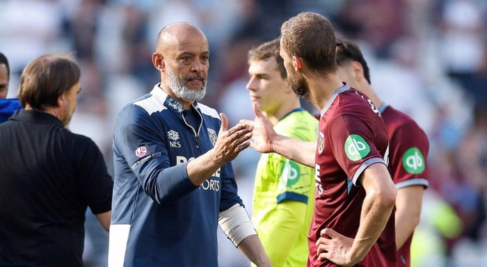 Nuno Espírito Santo continua no West Ham apesar da descida de divisão