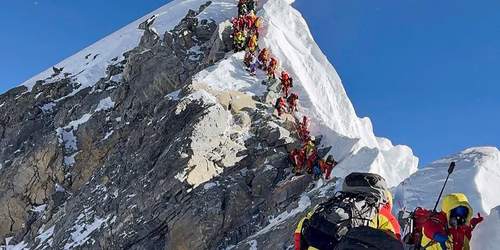 Everest: Menschenschlangen, Staus, Rekorde und weitere Tote