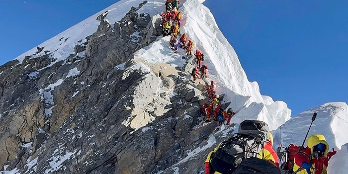 Everest: Menschenschlangen, Staus, Rekorde und weitere Tote