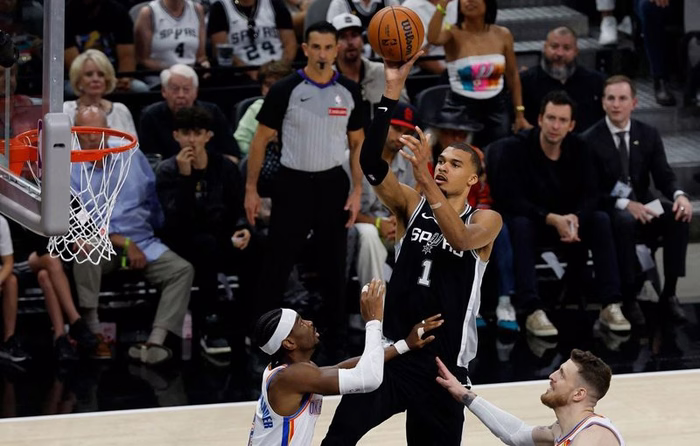 Wembanyama en play-offs NBA : « Wemby » sort le grand jeu de loin et offre aux Spurs le match 7 rêvé contre OKC (miam)