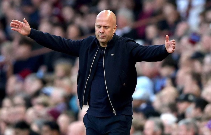 Premier League : Liverpool se sépare d’Arne Slot, coach du superbe sacre de 2025, Andoni Iraola pour le remplacer ?