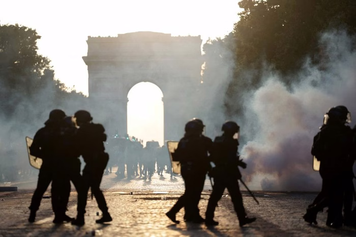 20 pessoas são presas em Paris durante festa pelo título da Champions