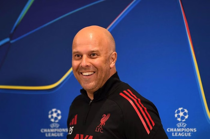Liverpool echó al holandés Arne Slot a un año de ganar la Premier League