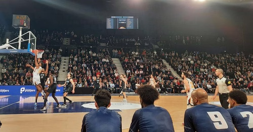 "Avec notre équipe tout est possible", le Poitiers Basketball y croit avant le match décisif face à Saint