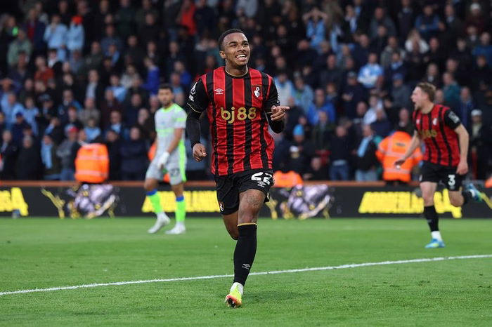 PSG Interested in Arsenal and Manchester City Transfer Target