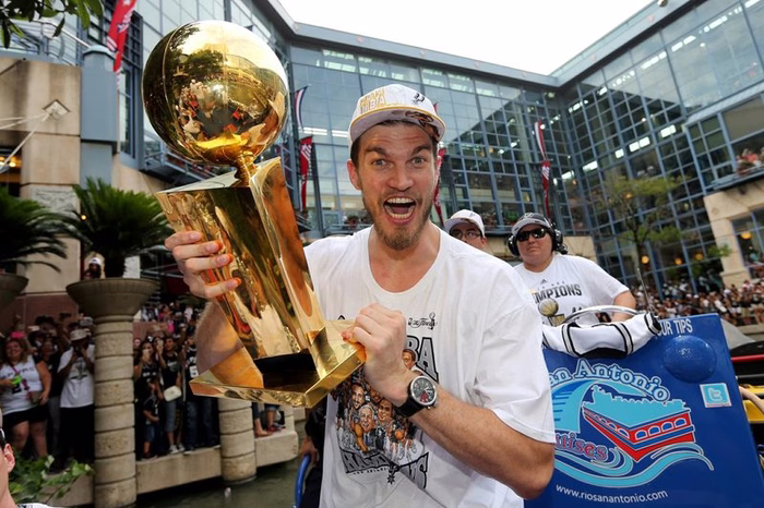 Tiago Splitter diz que Spurs chegam fortes às Finais da NBA