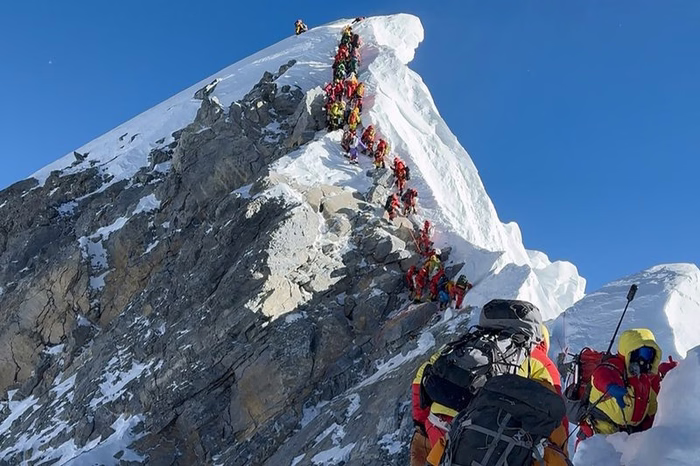 Everest tem número recorde alpinistas em uma temporada