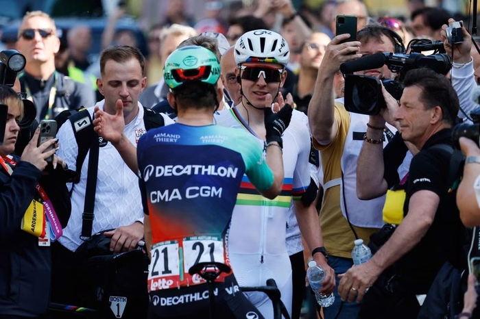 Tour Auvergne-Rhône-Alpes 2026: Paul Seixas lancia la sfida a distanza a Tadej Pogacar