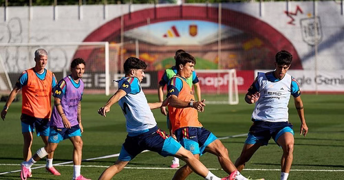 Los 9 becarios de la selección terminan su masterclass