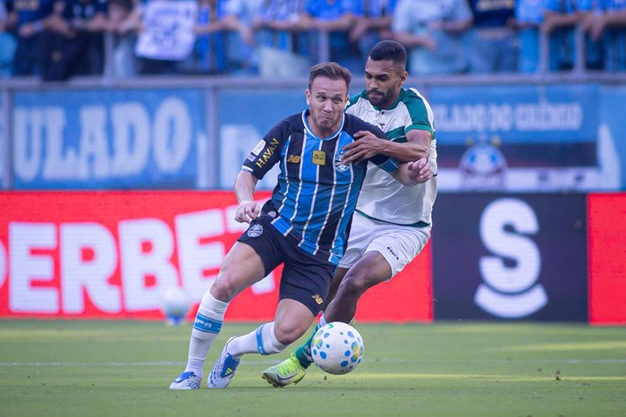 Fluminense consulta situação de Arthur, meia do Grêmio e Juventus