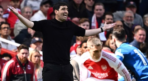 Iraola oficializado como novo treinador do Liverpool