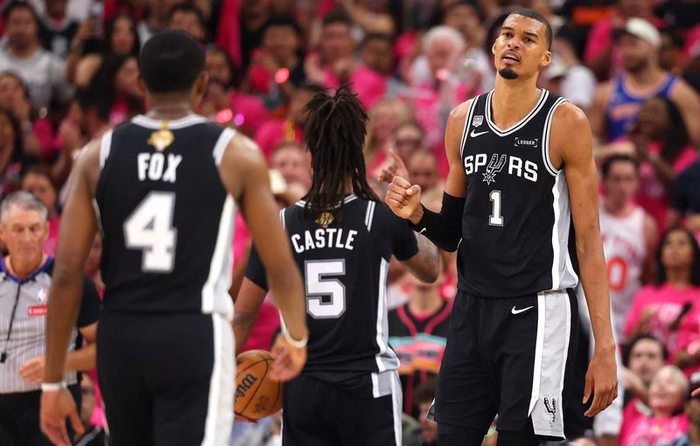 EN DIRECT Finales NBA Spurs - Knicks : Victor Wembanyama revanchard après son game 1 galère… Suivez le match 2 avec nous jusqu’au bout de la nuit…