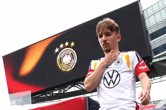 Jovem do Bayern é cortado da seleção Alemã por lesão e está fora da Copa