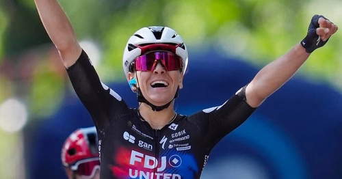Première victoire en World Tour pour la coureuse de la FDJ United Suez Célia Géry (20 ans) sur le Tour d'Italie