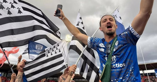 La folle journée des supporters de Vannes, de nouveau en Top 14 après la victoire contre Provence