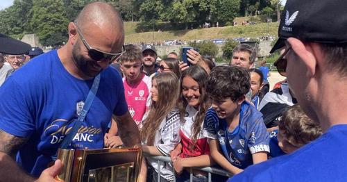 Champion de France de Pro D2, le Rugby Club de Vannes célébré par des milliers de supporters