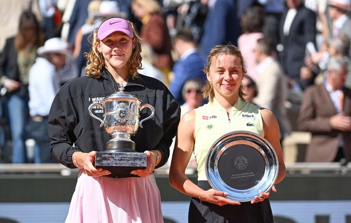 Roland-Garros 2026 : Pourquoi le drapeau et l’hymne russe étaient absents après la victoire de Mirra Andreeva ?