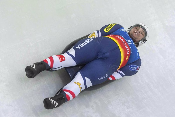 Slittino, Jonas Müller si ritira con l’argento olimpico al collo ad appena 28 anni. L’Austria perde la stella più luminosa