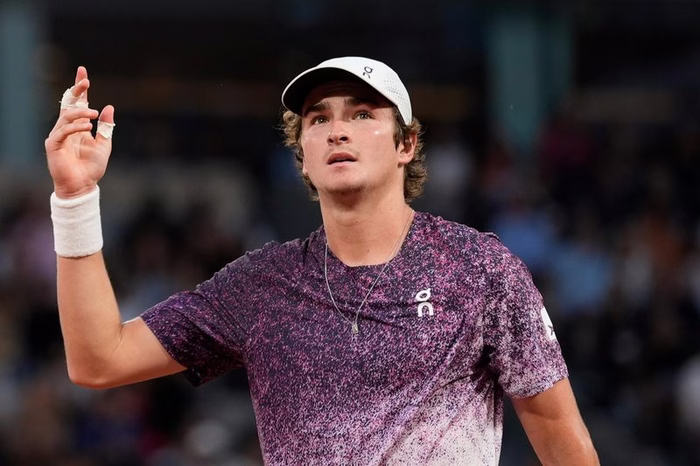 Fonseca sobe no ranking em semana de quedas brasileiras na ATP