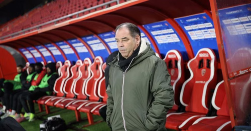 Ligue 2 : l'ancien entraîneur d'Angers Stéphane Moulin dans la short