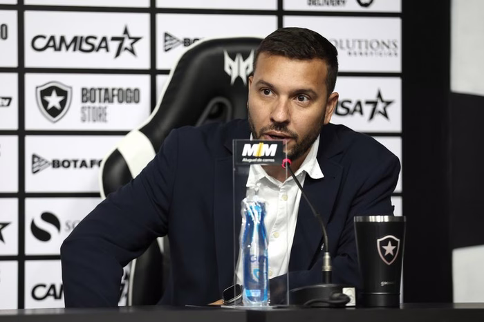Ex-diretor do Botafogo, Alessandro Brito encaminha contrato com Crystal Palace para cargo de head scout