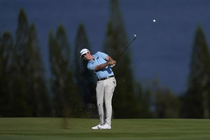 Golf, J.T. Poston prevale ai playoff al Memorial. Scheffler non centra la tripletta