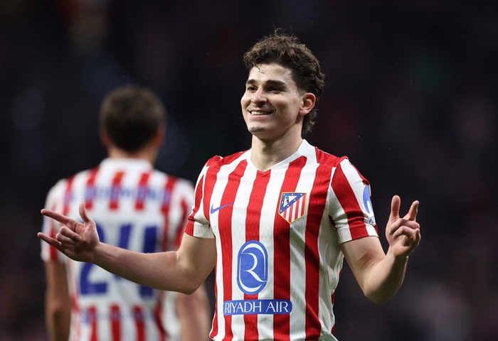 Real Madrid pode disputar contratação de Julián Álvarez com o Barcelona, diz jornal