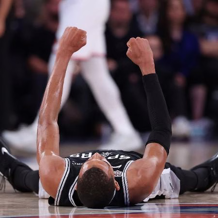 Spurs vencem fora de casa e diminuem vantagem dos Knicks nas finais da NBA