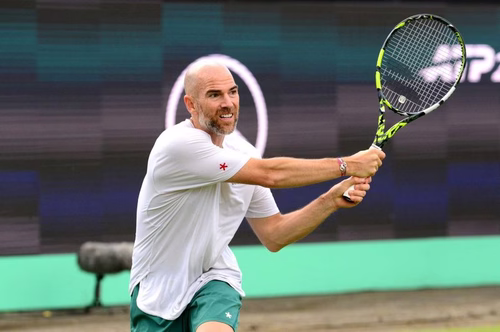 Mannarino bate atual campeão Diallo na Holanda. De Minaur pega Damm