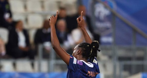 Équipe de France (F) : le ciseau exceptionnel de Melvine Malard pour ouvrir le score face à l’Irlande
