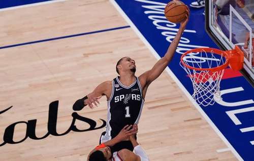 EN DIRECT Finales NBA Knicks - Spurs : Wembanyama atteint déjà la barre des 20 points, San Antonio a repris la tête... Suivez le match 3 avec nous…