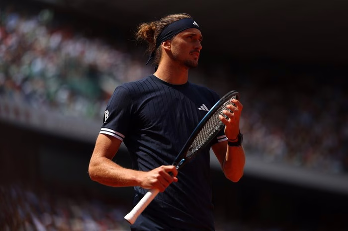Zverev interrompe entrevista após pergunta sobre violência doméstica