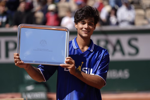 Campeão juvenil em Roland Garros, Guto Miguel revela sonho de ser número 1 do mundo