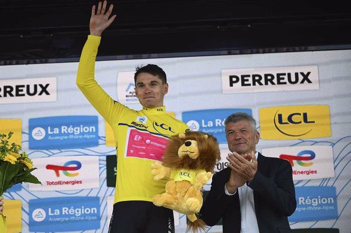 Classifica Tour Auvergne-Rhône-Alpes 2026, quarta tappa: Alex Baudin rimane in vetta, azzurri lontani