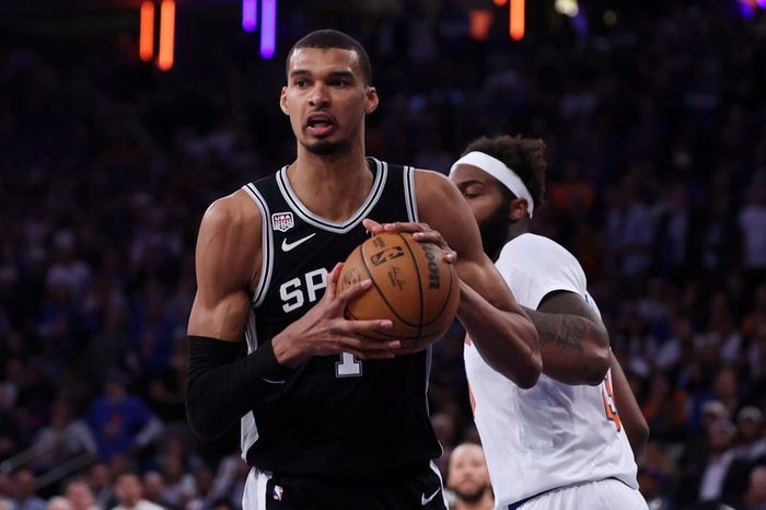 Spurs star Victor Wembanyama nearly hit by egg after loss to Knicks