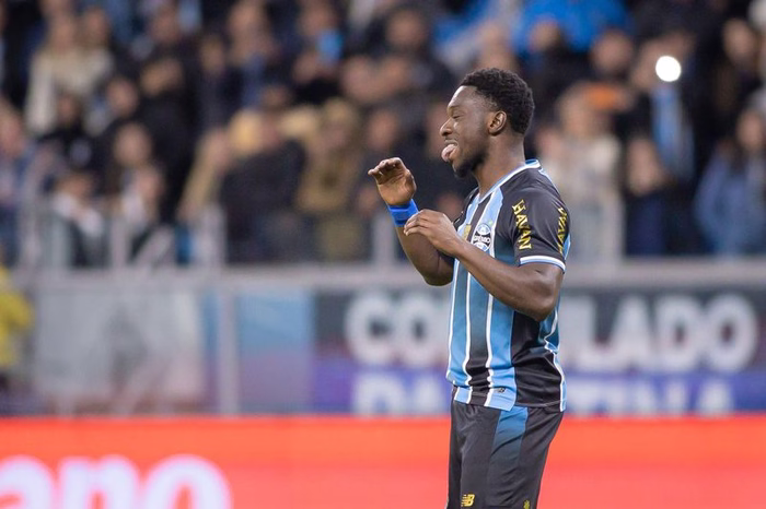 Grêmio: Anderlecht cobra dívida de 400 mil euros por Amuzu